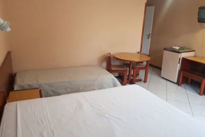 Room 10 of 19