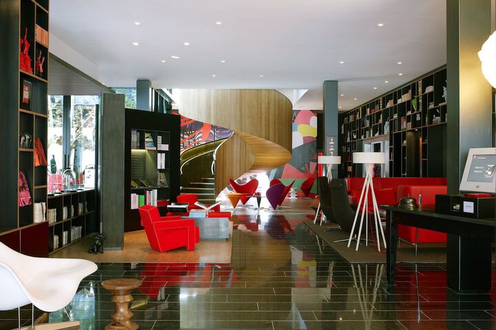 Entrance & Lobby