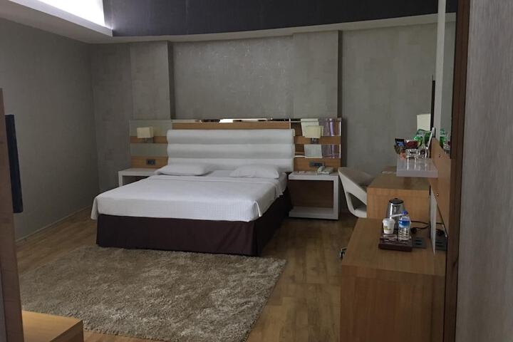 Room 16 of 30