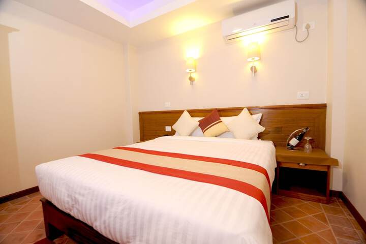 Room 9 of 34