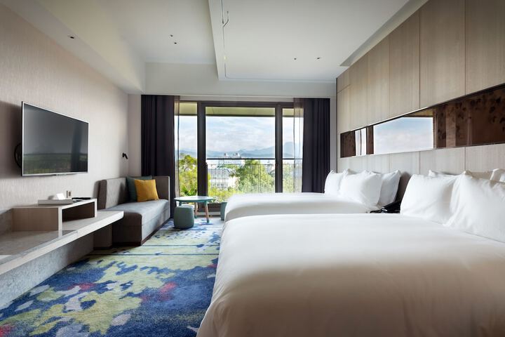 Room 4 of 82