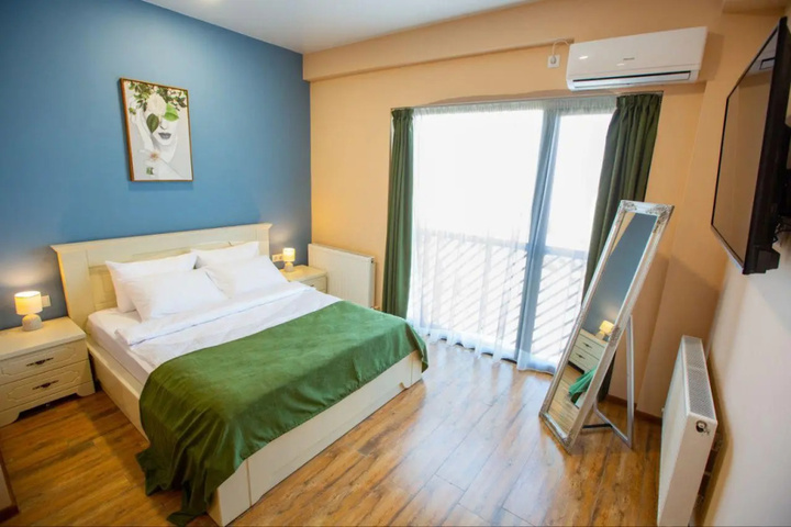 Room 5 of 18