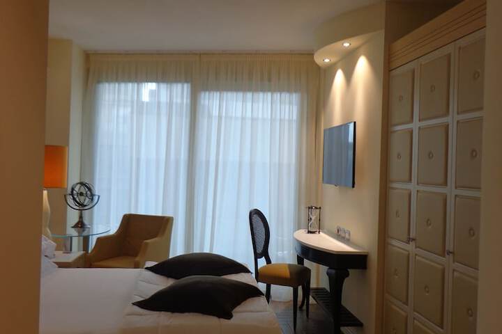 Room 3 of 37