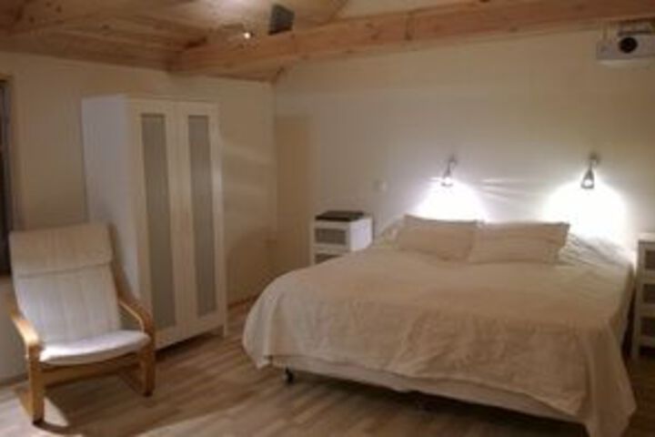 Room 10 of 32