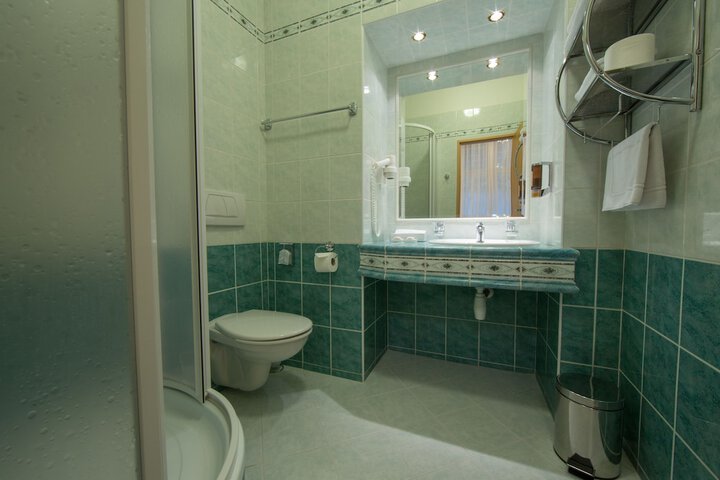 Room 4 of 81