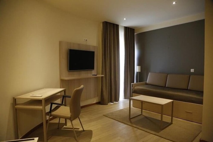 Room 21 of 32