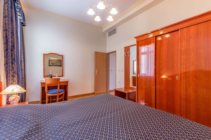 Room 10 of 41