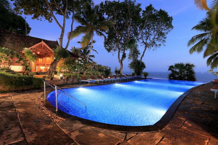 Hotel Pool