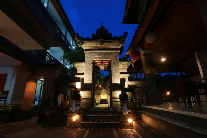 Hotel Exterior 41 of 43