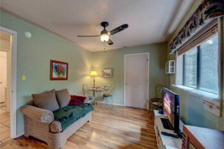 Room 11 of 24