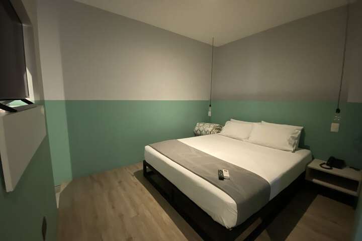 Room 73 of 118