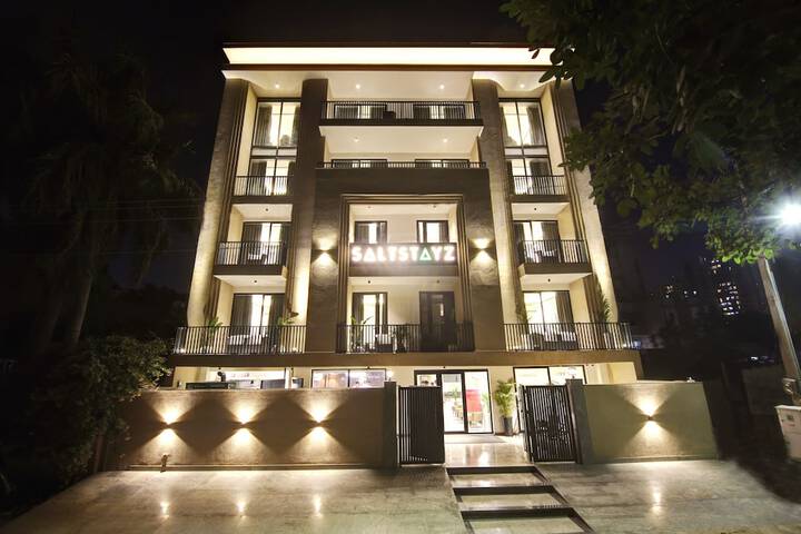 Saltstayz Premier – Galleria Market Road & Sector 27