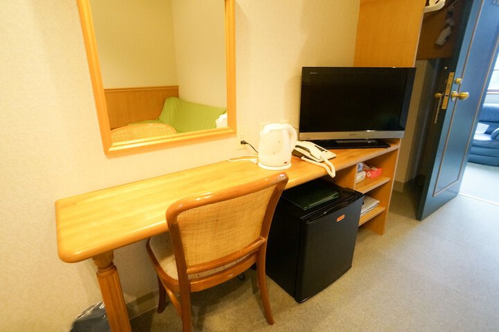 Room 8 of 66