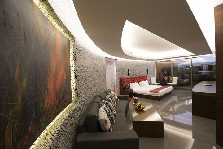 Room 7 of 61