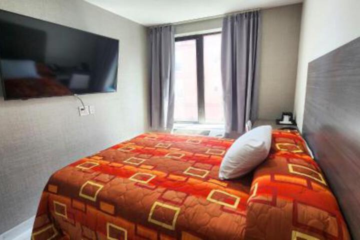 Deluxe Queen Bed