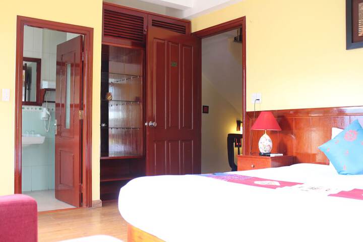 Room 17 of 104