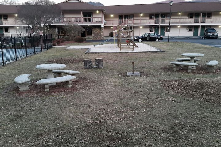 Property Grounds 32 of 49