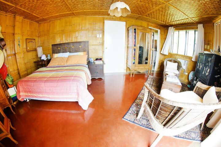 Room 10 of 48