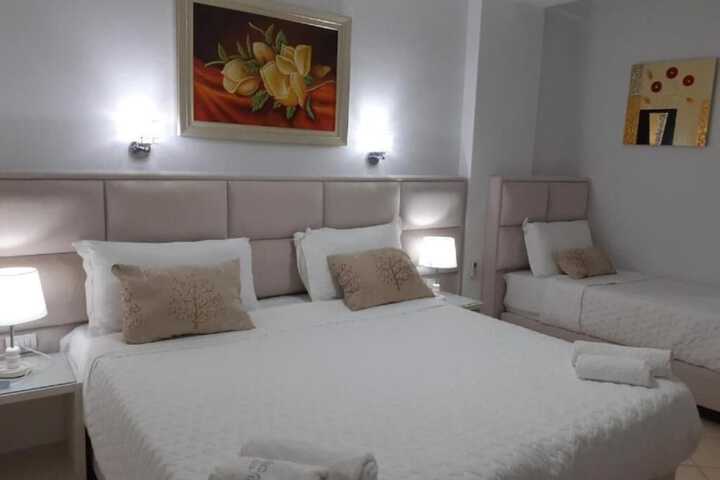 Room 6 of 106