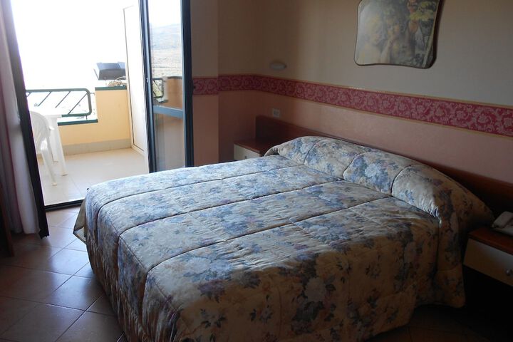 Room 4 of 22