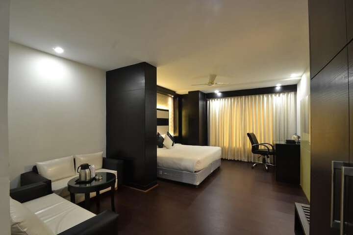 Room 14 of 33