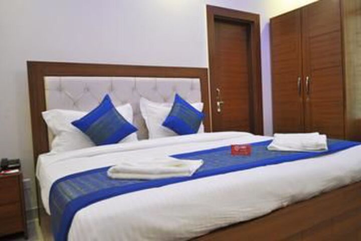 Room 12 of 21