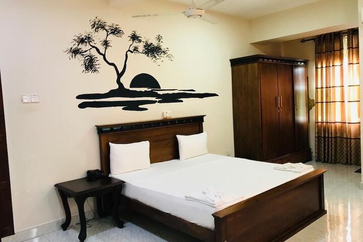 Room 4 of 7