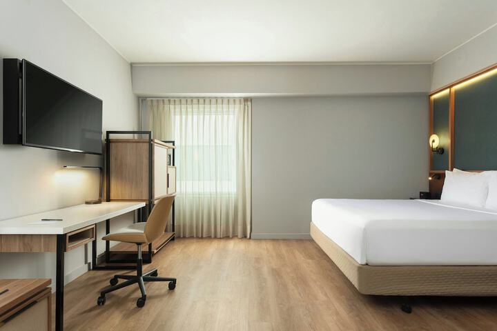 Room 17 of 70