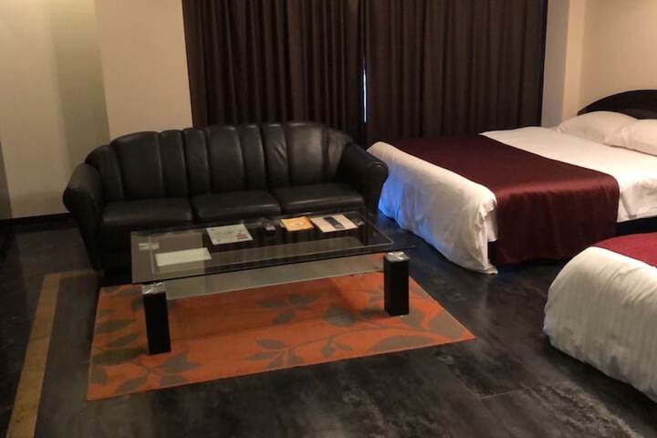 Room 27 of 46