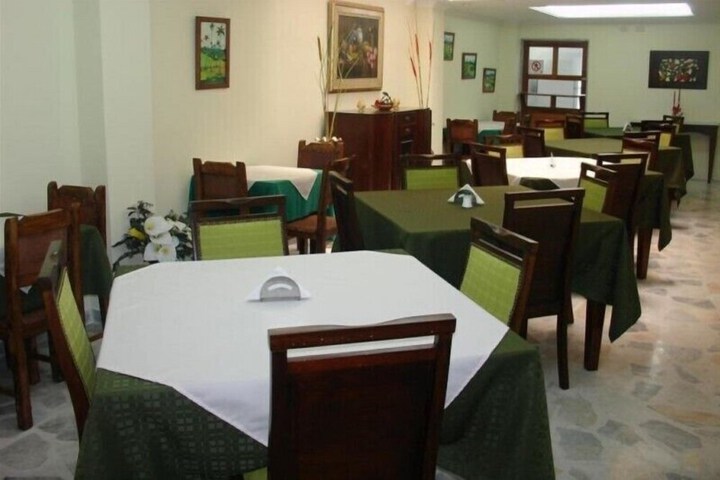 Dining 48 of 54