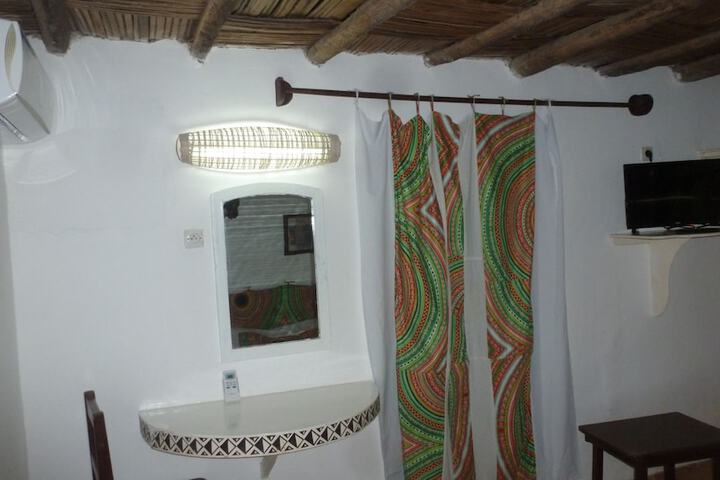 Room 5 of 16