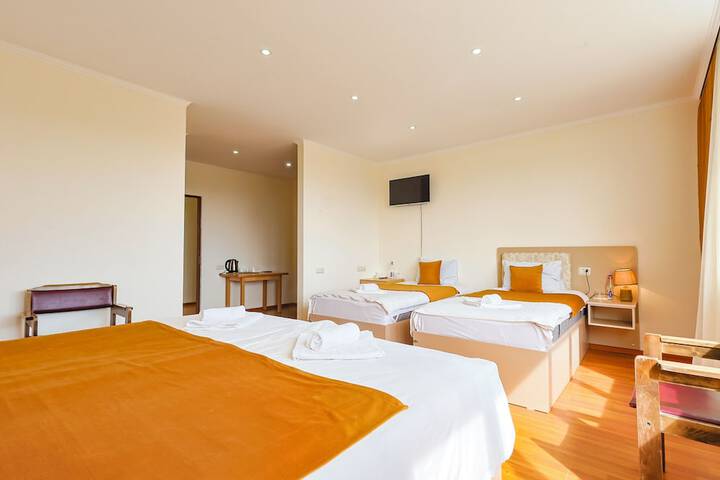 Room 12 of 75