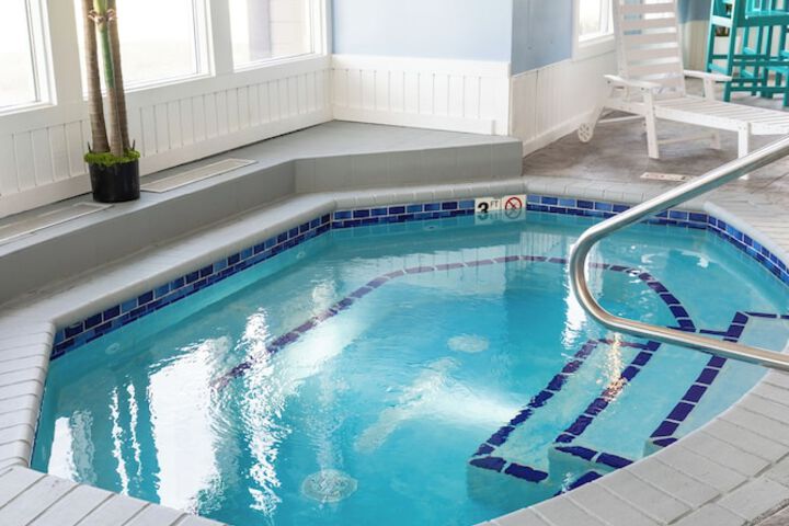 Indoor spa tub
