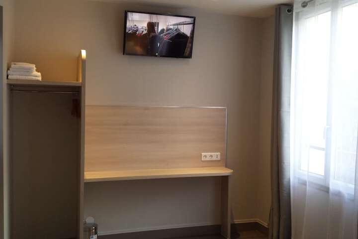 Room 13 of 19