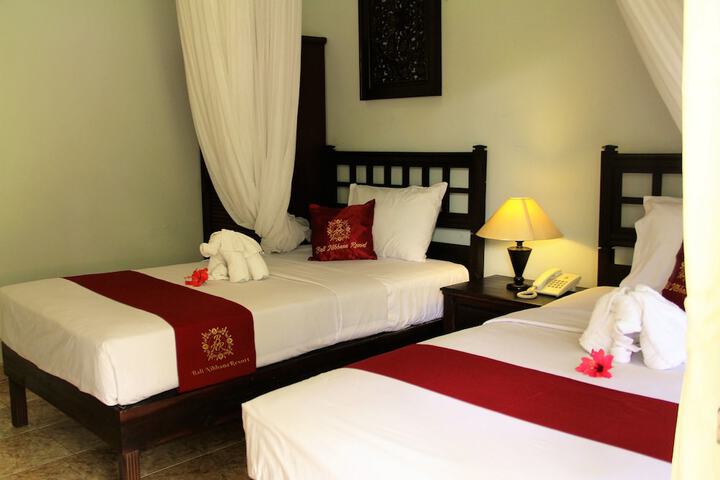 Room 3 of 90