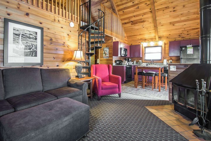 2 Bedroom 1 King 1 Queen 2 Bath Cottage (3 of 14)
