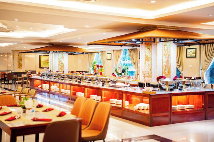 Dining 106 of 137