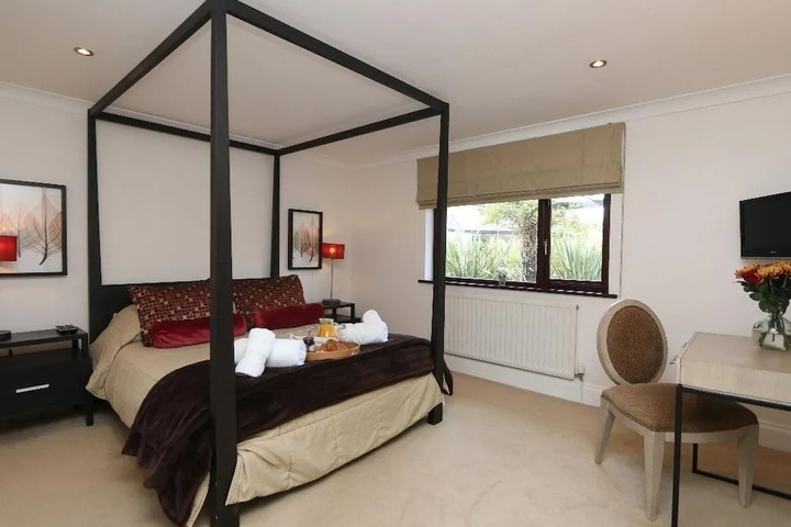 Room 6 of 19