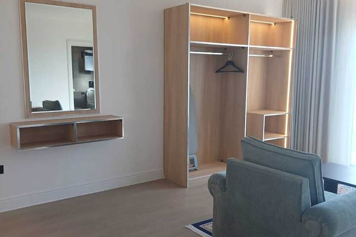 Room 3 of 28