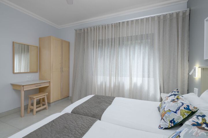 Room 17 of 103