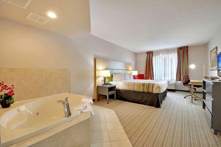 1 King Bed (7 of 11)