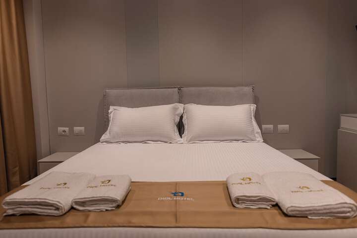 Room 13 of 95