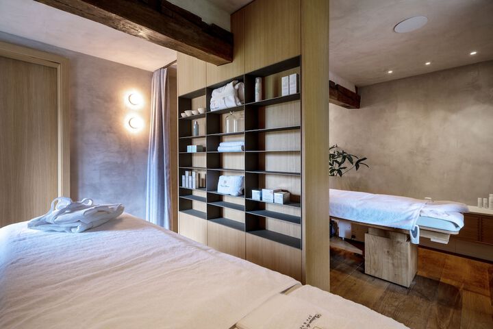 Room 9 of 15