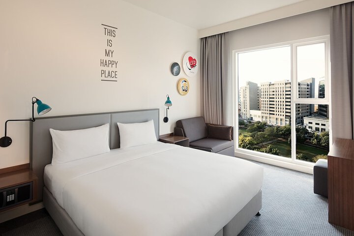 Room 10 of 40