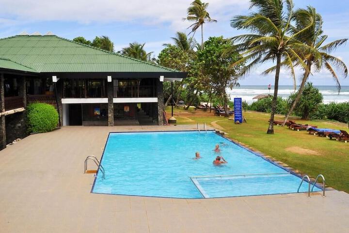 Pool Hotel
