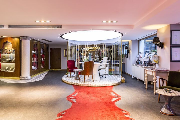 Entrance & Lobby