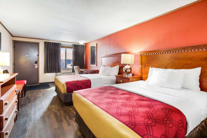 2 Double Beds (4 of 17)