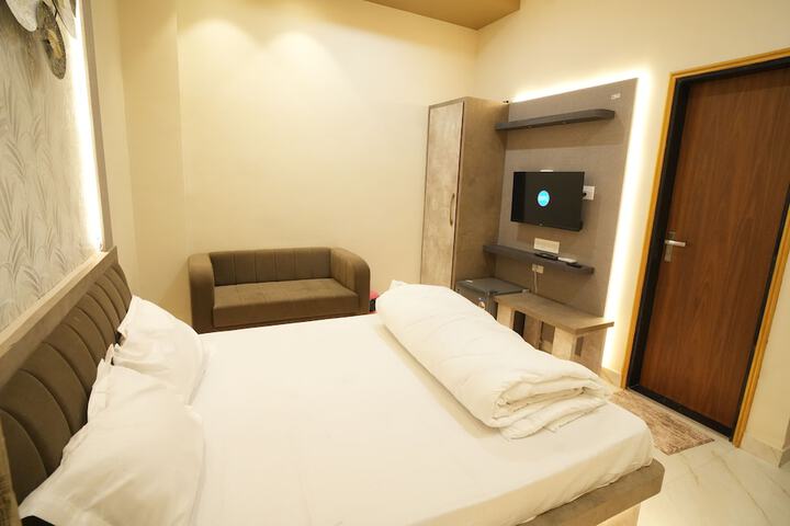 Room 4 of 34