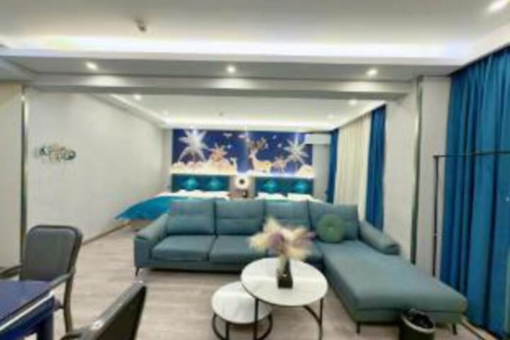 Yian Designer Projection Hotel (Wenchuan Bus Station Branch)