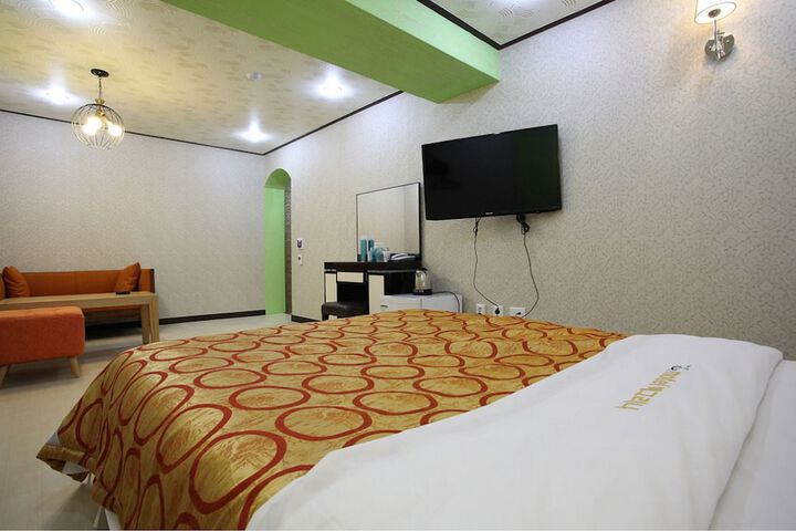 Room 8 of 29